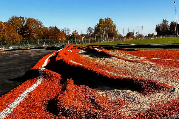 Durch Hochwasser zerstörte Sportanlage