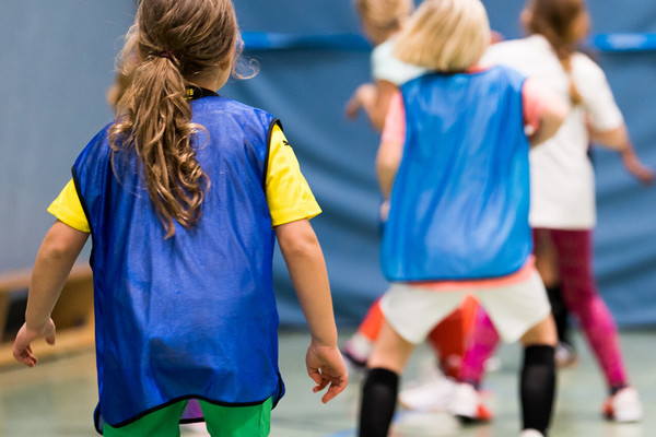 Kinder in Turnhalle: symbolisch für Mitgliederentwicklung