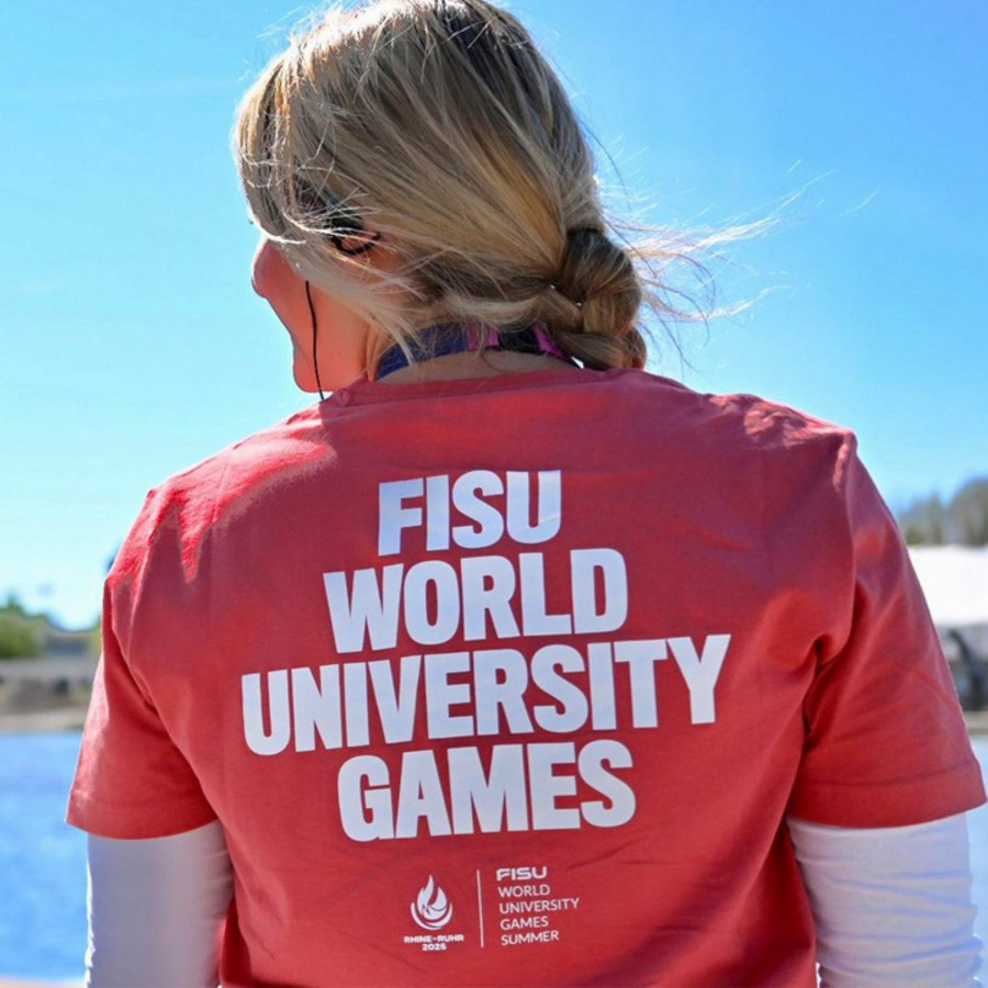 Mädchen von hinten: T-Shirt-Aufdruck mit FISU World University Games