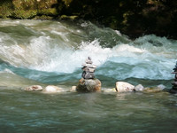 Steinmaennchen im Wasser Ellen Berghaus